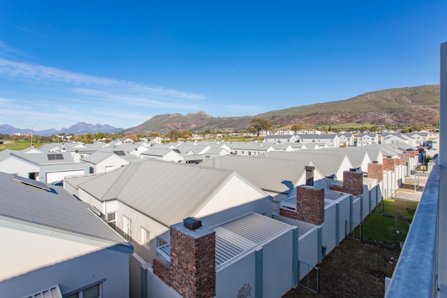To Let 2 Bedroom Property for Rent in Honeydew Country Estate Western Cape